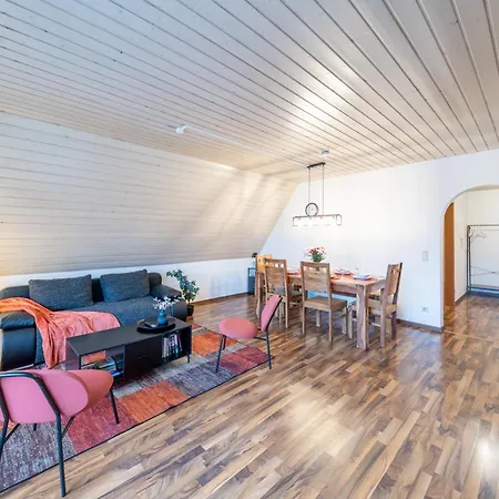 Modernes Mit Balkon, Parkplatz, Waschmaschine Für 4-5 Gäste Apartment *