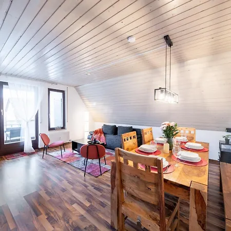 Modernes Mit Balkon, Parkplatz, Waschmaschine Fuer 4-5 Gaeste