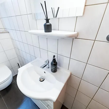 شقة Modernes Mit Balkon, Parkplatz, Waschmaschine Fuer 4-5 Gaeste *
