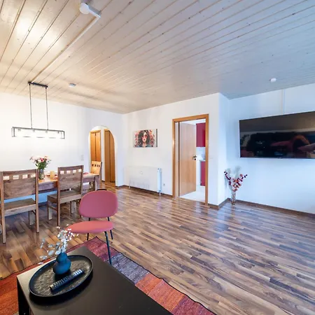 Modernes Mit Balkon, Parkplatz, Waschmaschine Fuer 4-5 Gaeste *