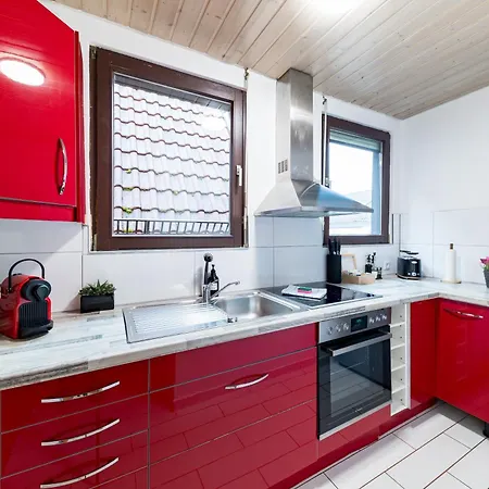 شقة Modernes Mit Balkon, Parkplatz, Waschmaschine Fuer 4-5 Gaeste *