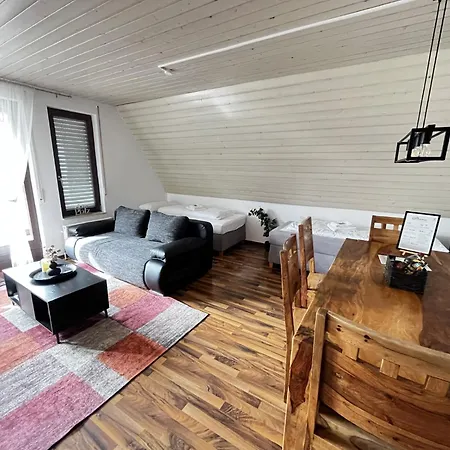Modernes Mit Balkon, Parkplatz, Waschmaschine Für 4-5 Gäste